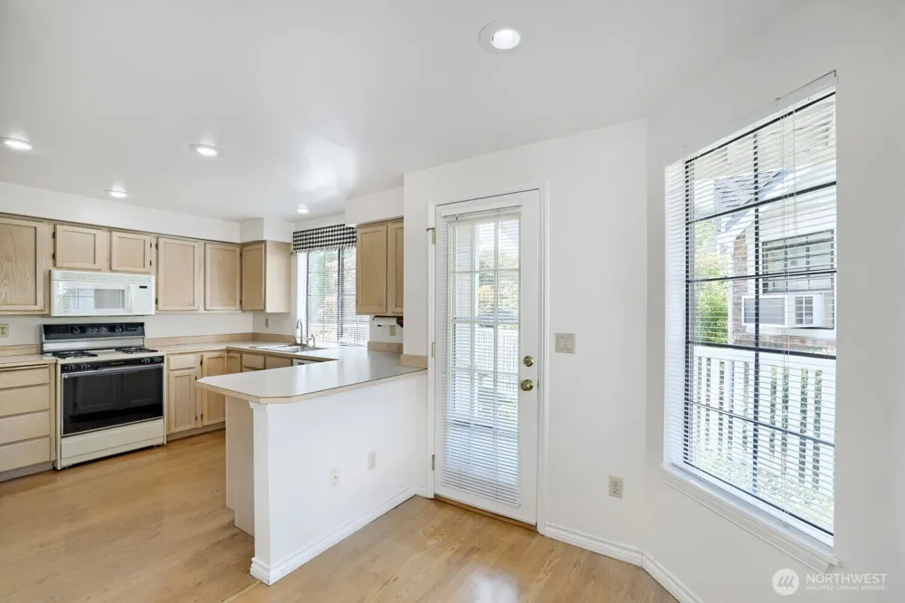 10063 Wallingford Avenue Seattle, WA 98133