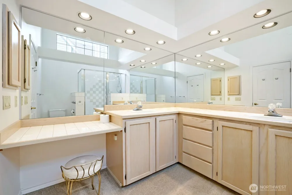 10063 Wallingford Avenue Seattle, WA 98133