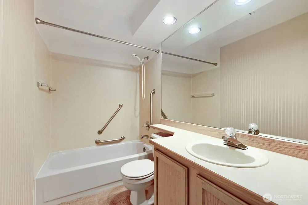 10063 Wallingford Avenue Seattle, WA 98133