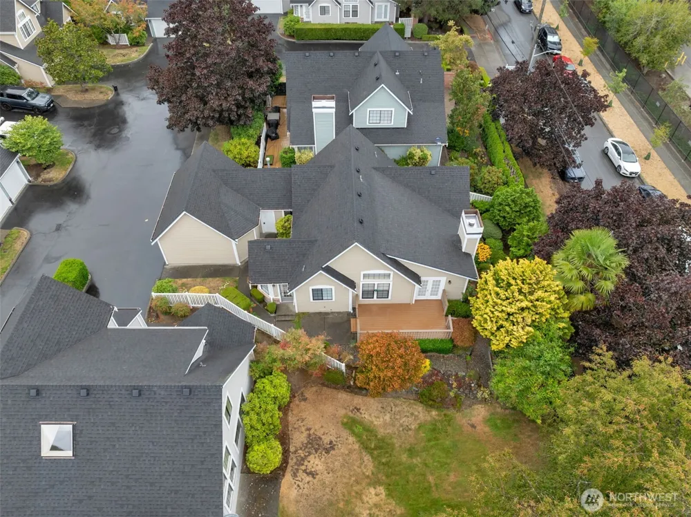 10063 Wallingford Avenue Seattle, WA 98133