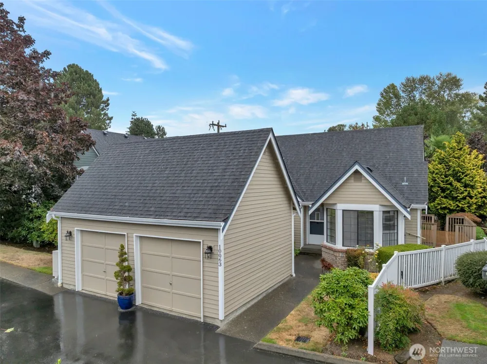 10063 Wallingford Avenue Seattle, WA 98133