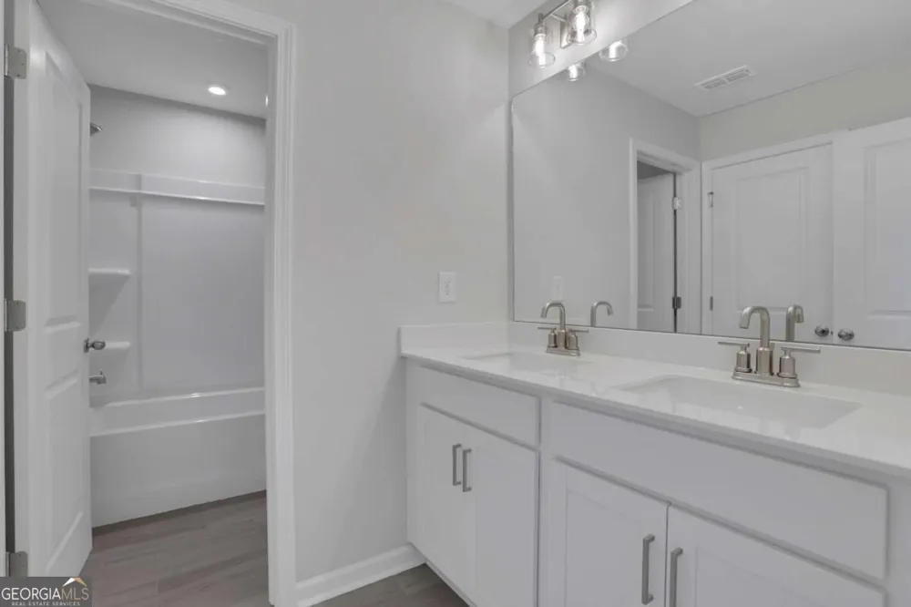 4081 Adler CIR Buford, GA 30519