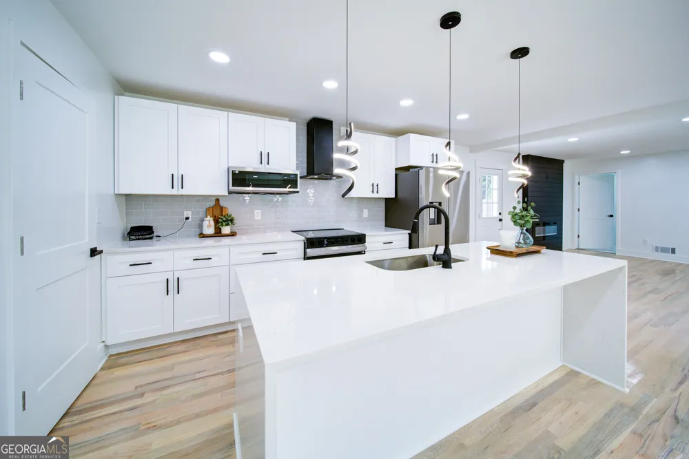 4307 Cedar Wood DR SW Lilburn, GA 30047