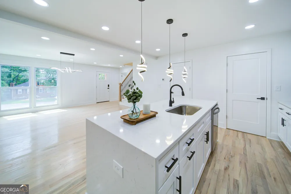 4307 Cedar Wood DR SW Lilburn, GA 30047