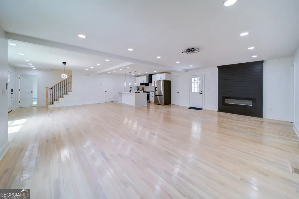 4307 Cedar Wood DR SW Lilburn, GA 30047