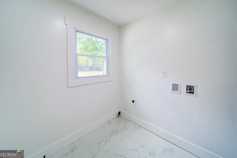 4307 Cedar Wood DR SW Lilburn, GA 30047