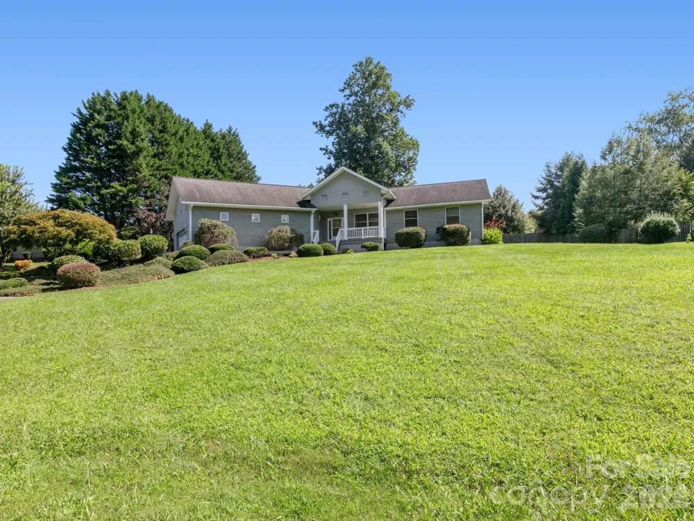 128 Stone House Road Hendersonville, NC 28739