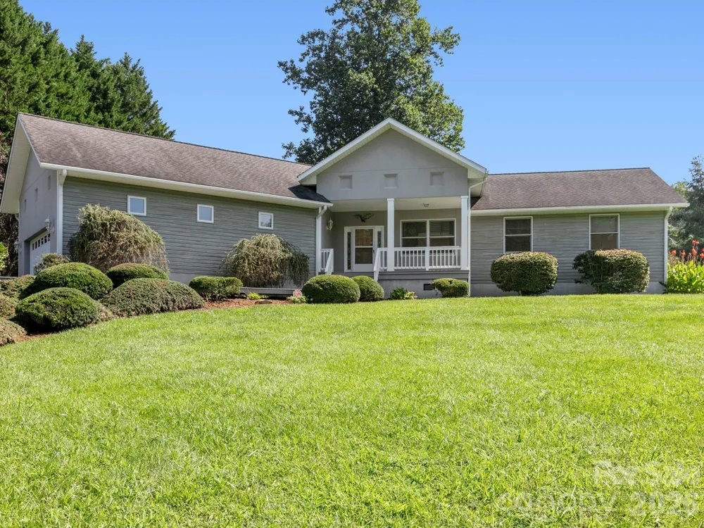128 Stone House Road Hendersonville, NC 28739