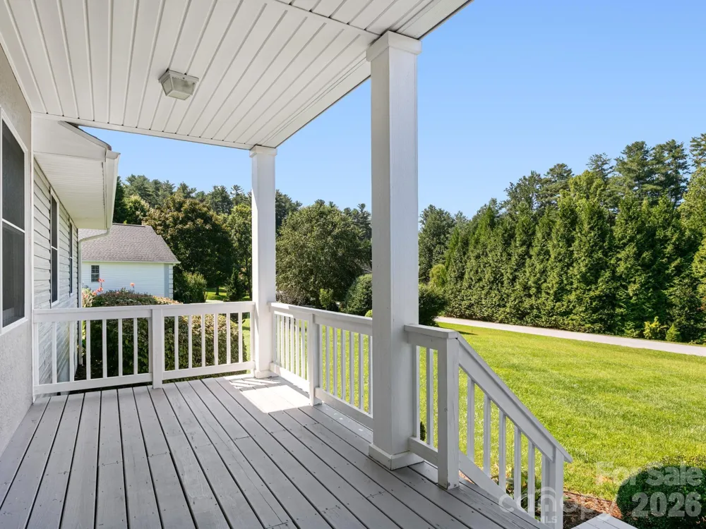 128 Stone House Road Hendersonville, NC 28739