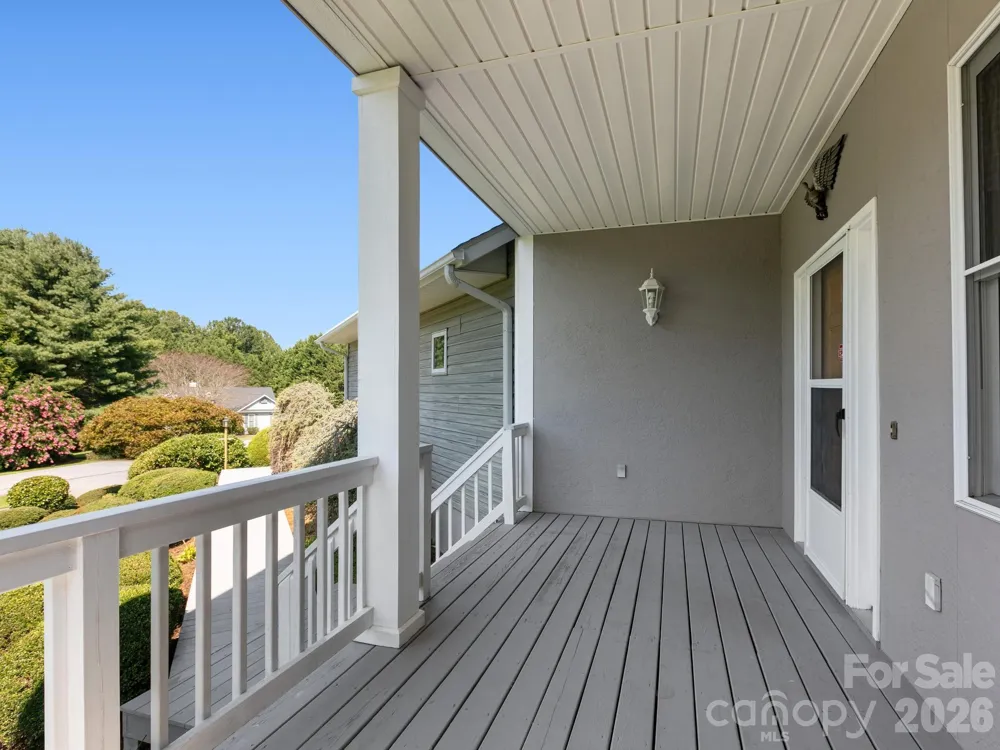 128 Stone House Road Hendersonville, NC 28739