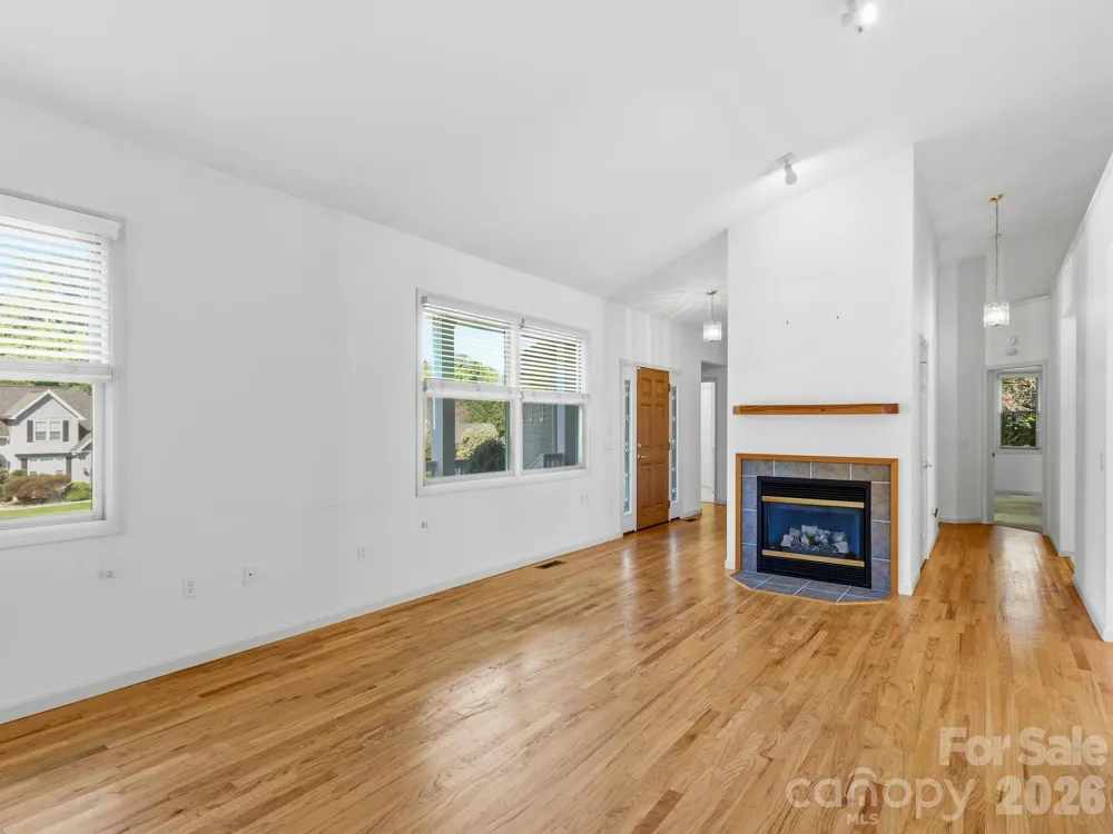 128 Stone House Road Hendersonville, NC 28739