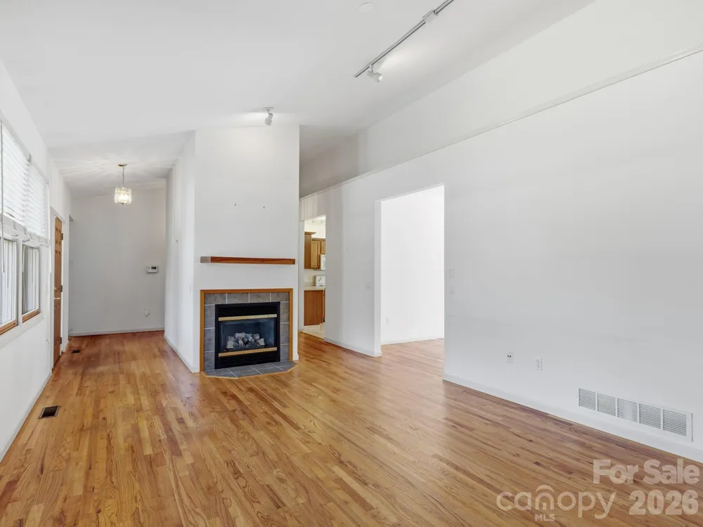 128 Stone House Road Hendersonville, NC 28739