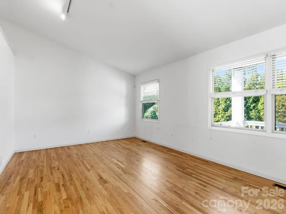 128 Stone House Road Hendersonville, NC 28739