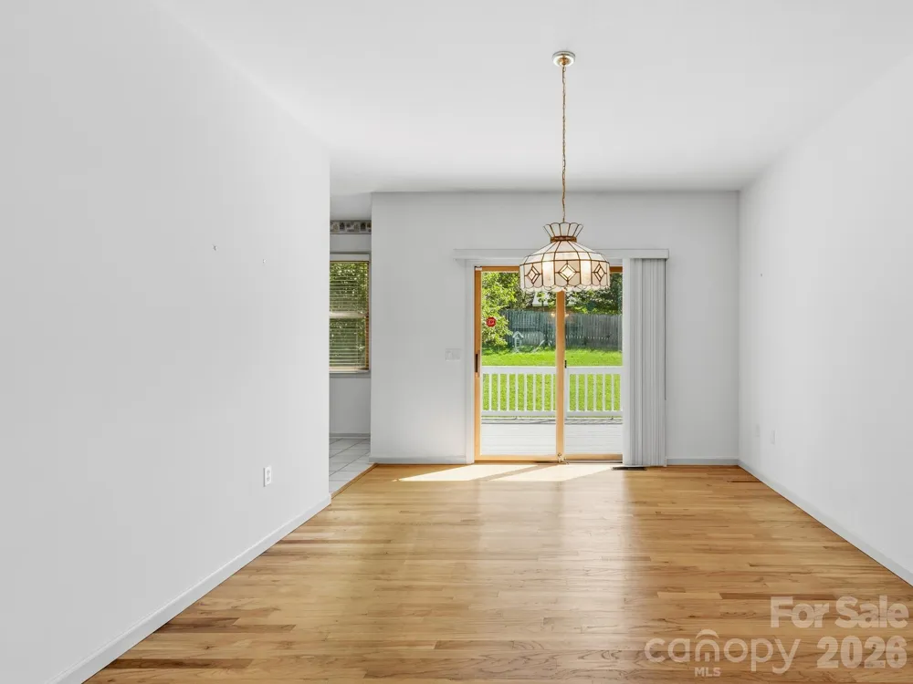 128 Stone House Road Hendersonville, NC 28739