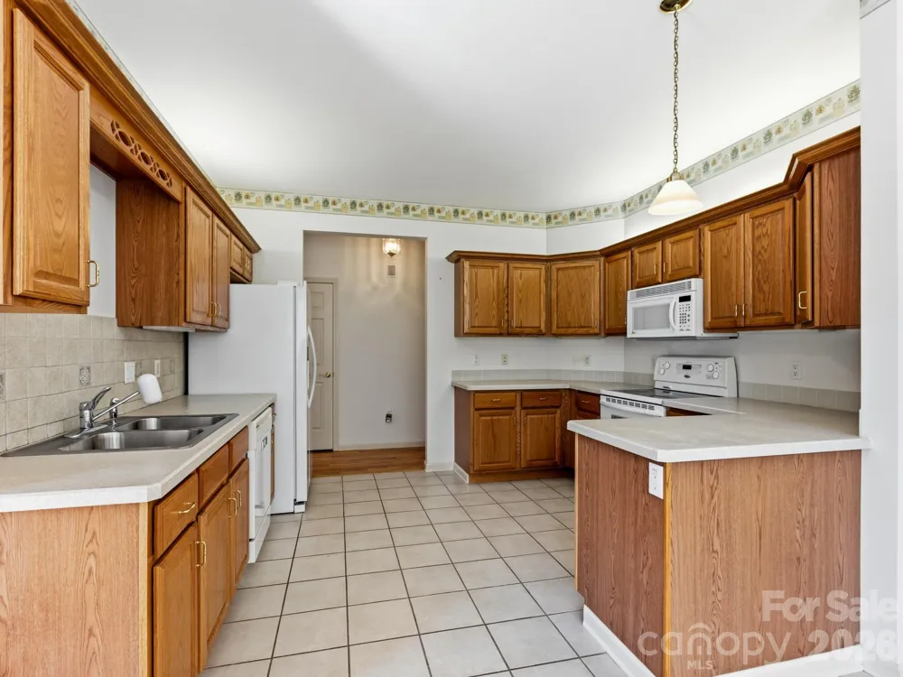 128 Stone House Road Hendersonville, NC 28739