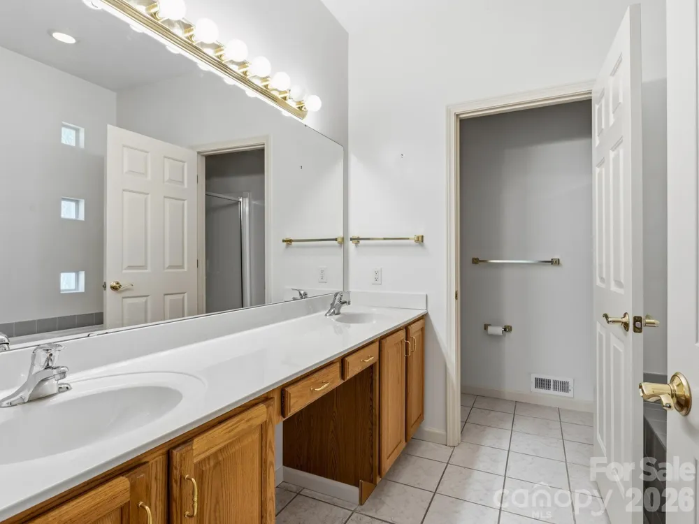 128 Stone House Road Hendersonville, NC 28739