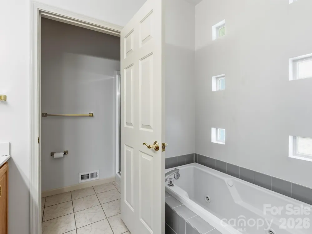 128 Stone House Road Hendersonville, NC 28739