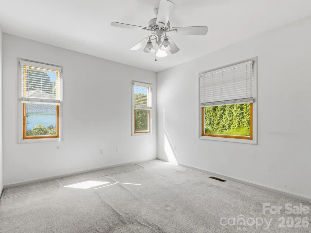 128 Stone House Road Hendersonville, NC 28739