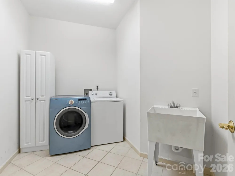 128 Stone House Road Hendersonville, NC 28739