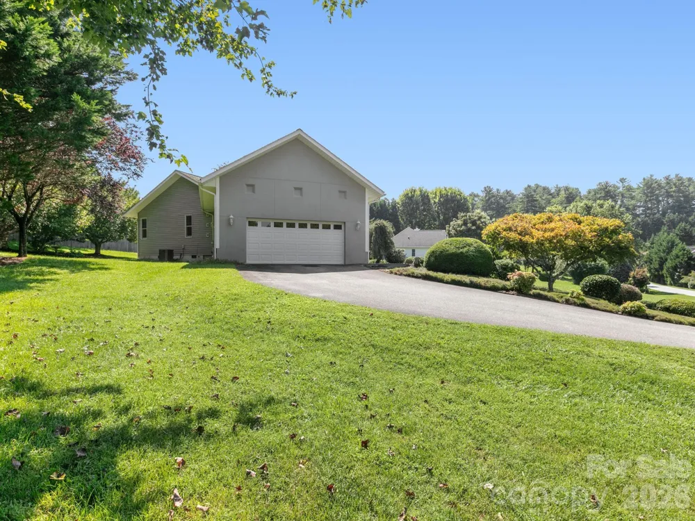 128 Stone House Road Hendersonville, NC 28739