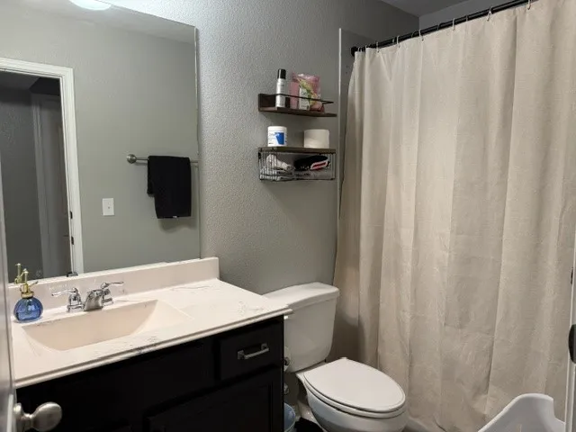 124 Martha Lane Kyle, TX 78640