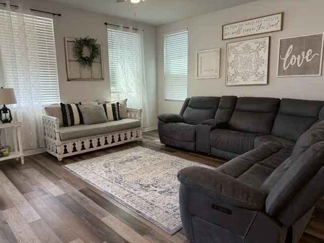 124 Martha Lane Kyle, TX 78640
