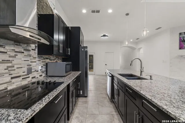7606 Triple Leaf China Grove, TX 78263