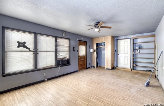 541 4th Uvalde, TX 78801