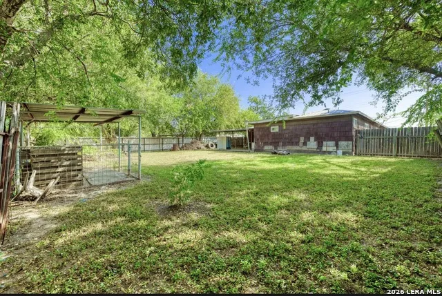 541 4th Uvalde, TX 78801