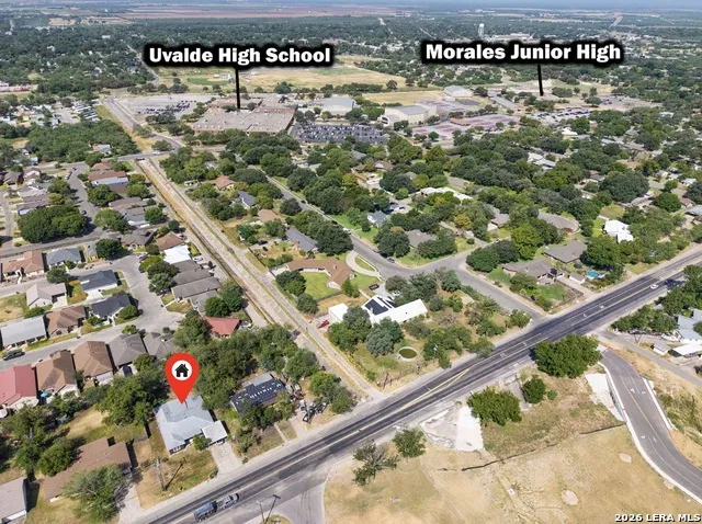 541 4th Uvalde, TX 78801