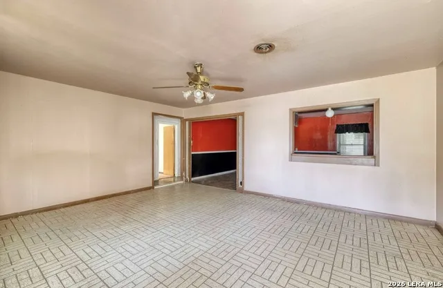 541 4th Uvalde, TX 78801