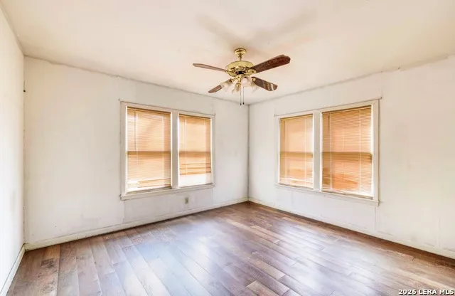 541 4th Uvalde, TX 78801