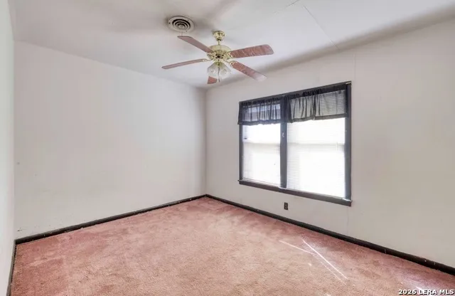541 4th Uvalde, TX 78801