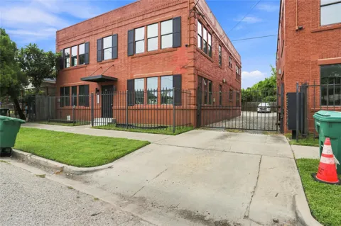 6819 Avenue C #C