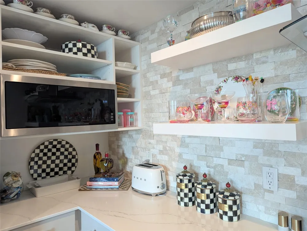 801 E Beach Drive #BC0612 Galveston, TX 77550