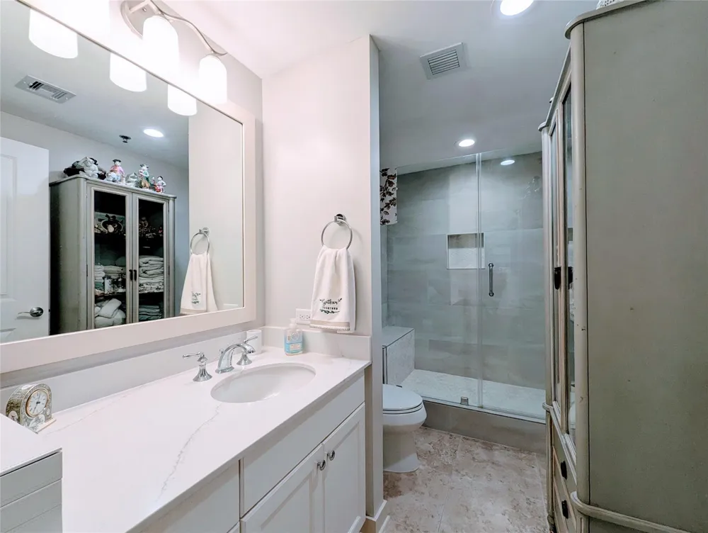 801 E Beach Drive #BC0612 Galveston, TX 77550