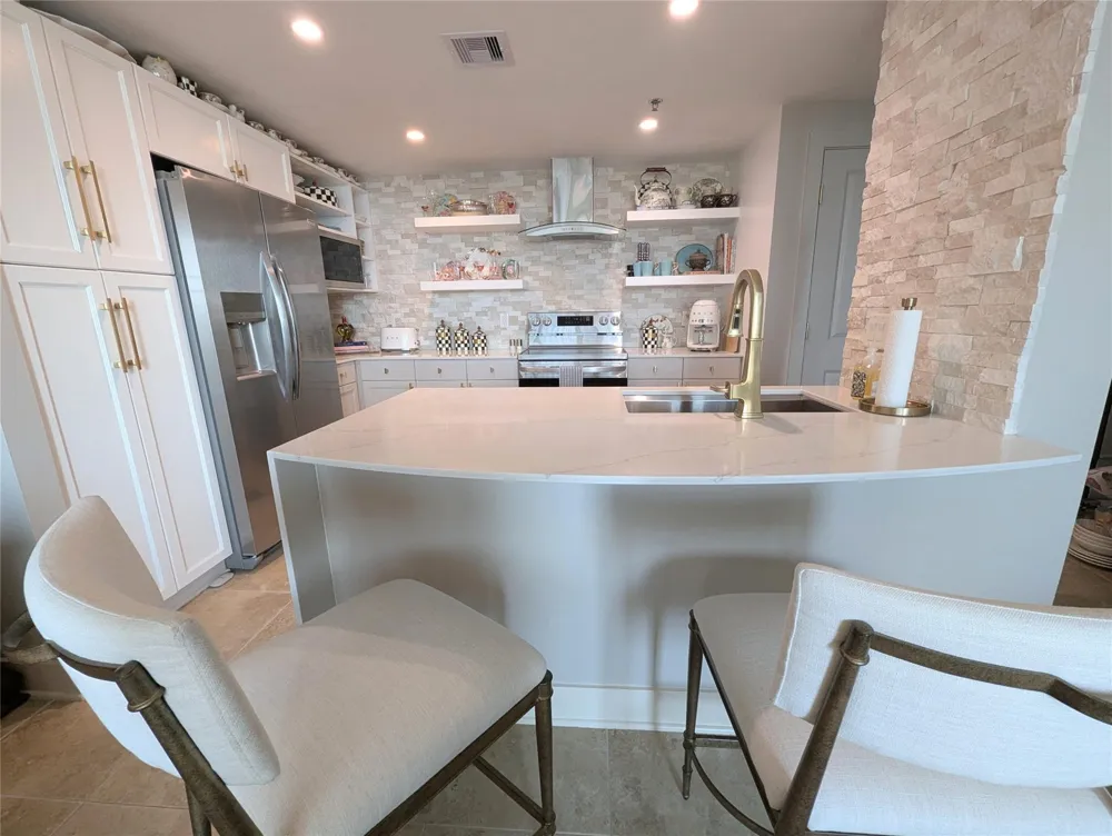 801 E Beach Drive #BC0612 Galveston, TX 77550