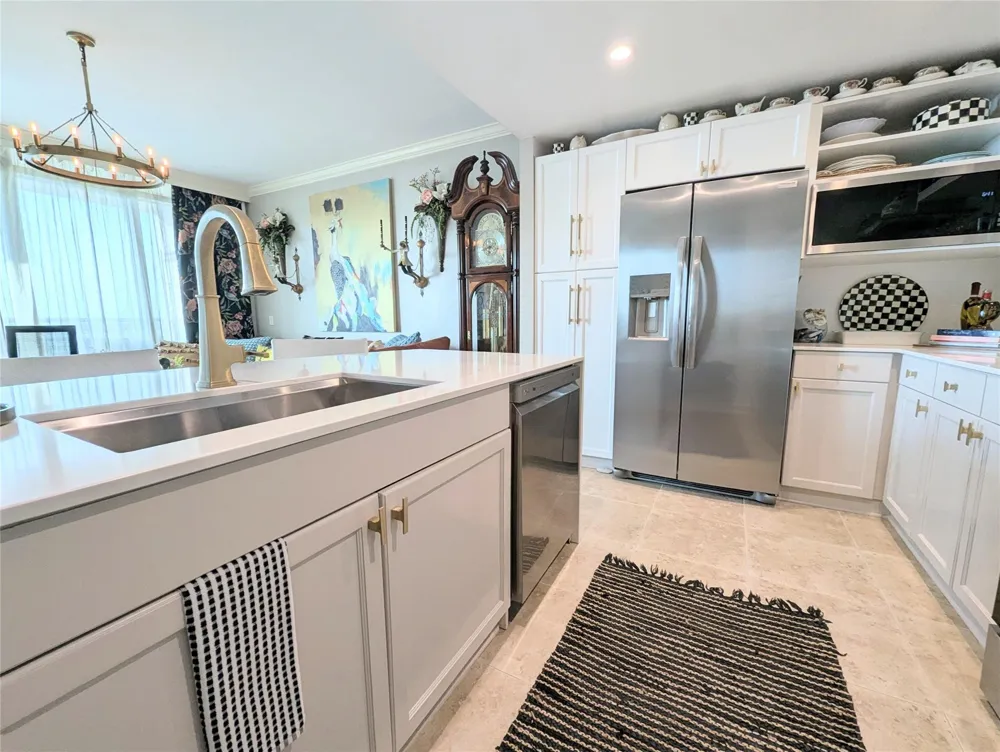 801 E Beach Drive #BC0612 Galveston, TX 77550
