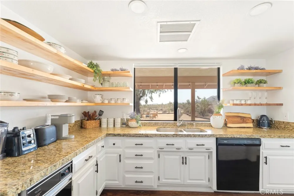 7379 Chippewa Trail Yucca Valley, CA 92284