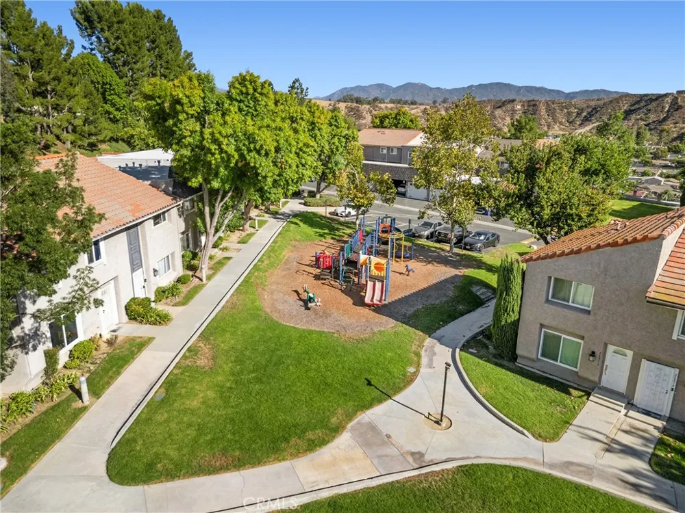 26853 Avenida Terraza Saugus, CA 91350