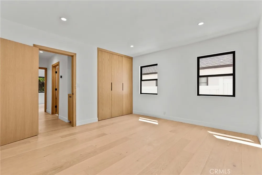 13636 Riverside Sherman Oaks, CA 91423