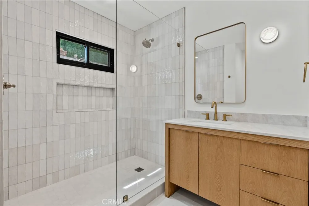 13636 Riverside Sherman Oaks, CA 91423