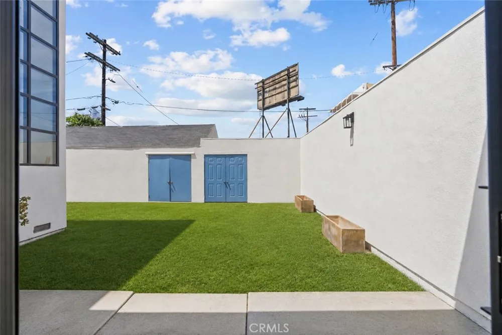 13636 Riverside Sherman Oaks, CA 91423