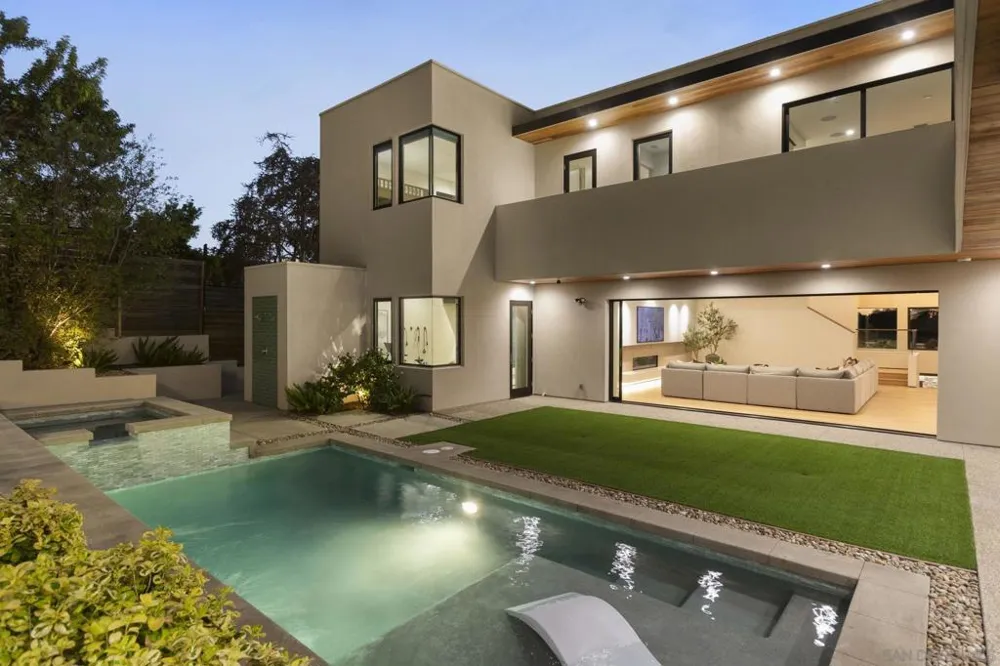 6349 Castejon La Jolla, CA 92037