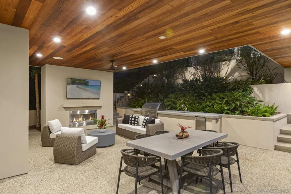 6349 Castejon La Jolla, CA 92037