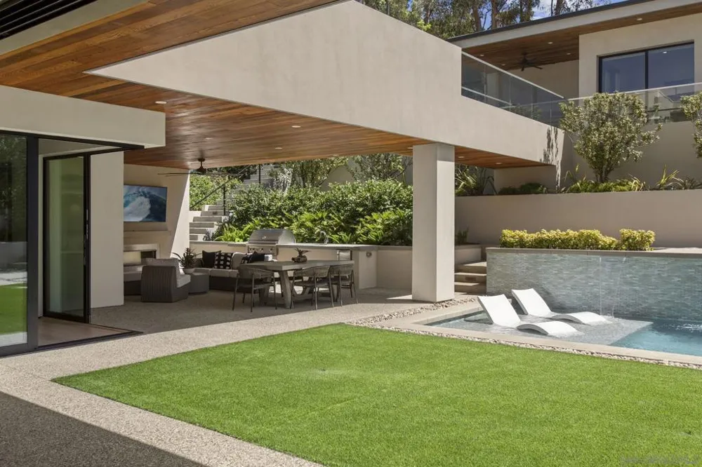 6349 Castejon La Jolla, CA 92037