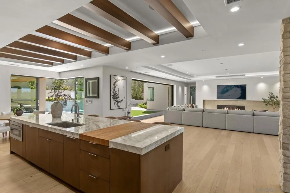 6349 Castejon La Jolla, CA 92037