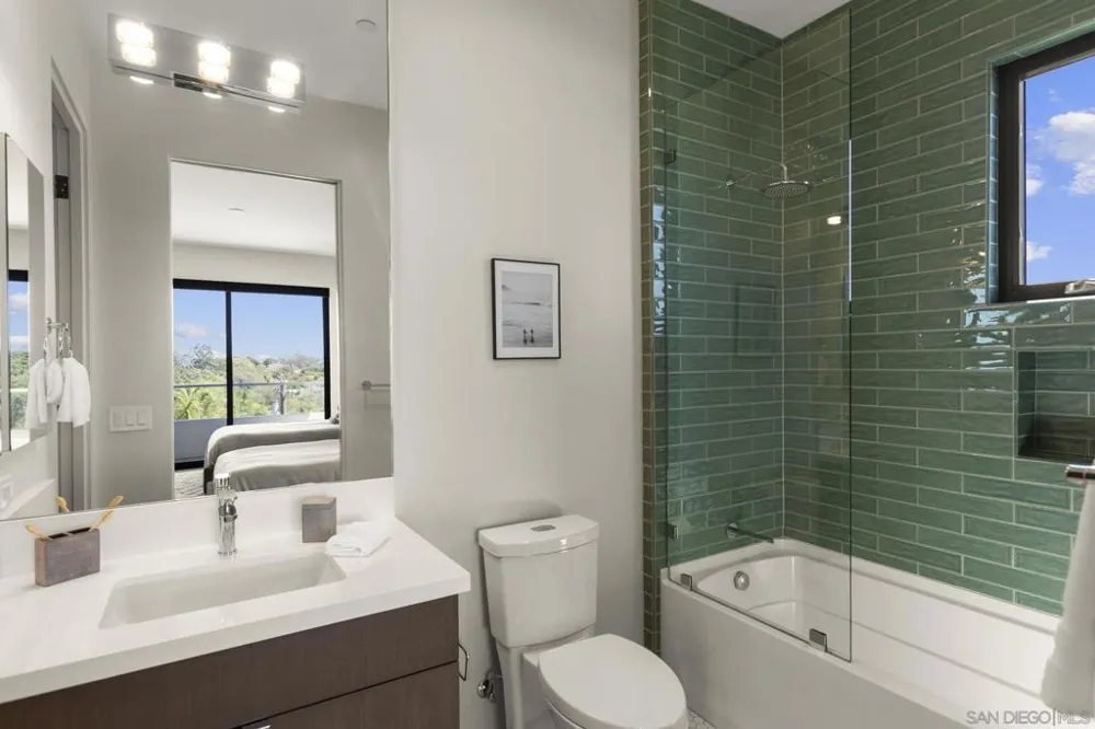 6349 Castejon La Jolla, CA 92037