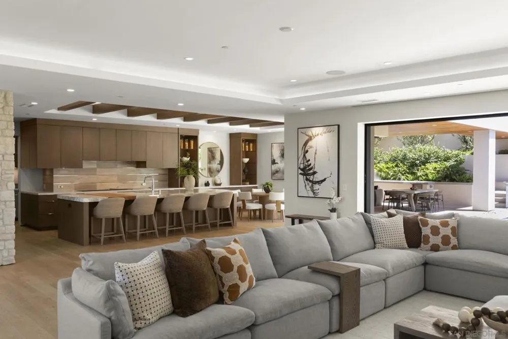 6349 Castejon La Jolla, CA 92037