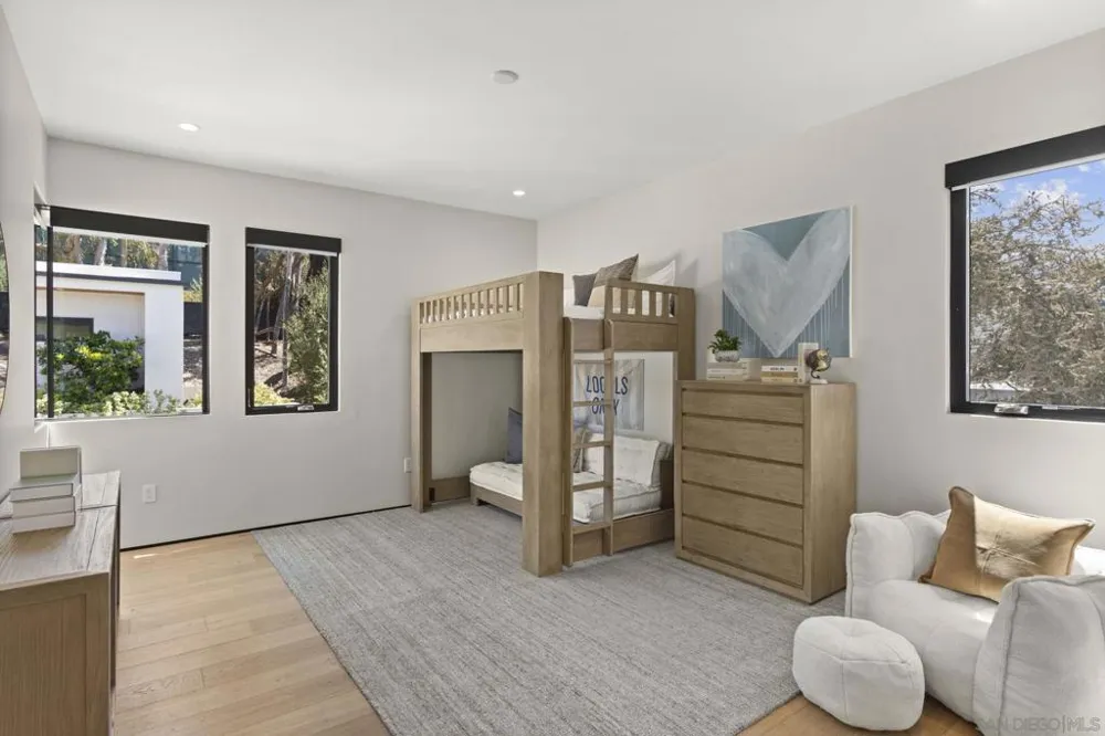 6349 Castejon La Jolla, CA 92037